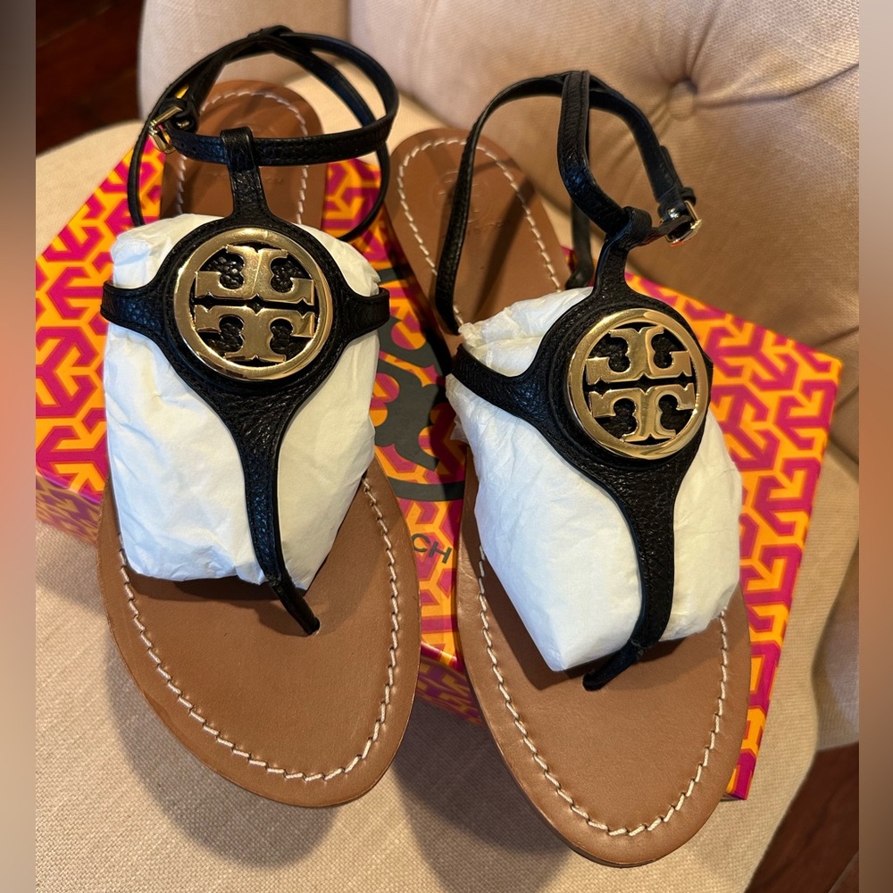Tory Burch Leticia Flat Thong Sandal - Black Tumbled Leather